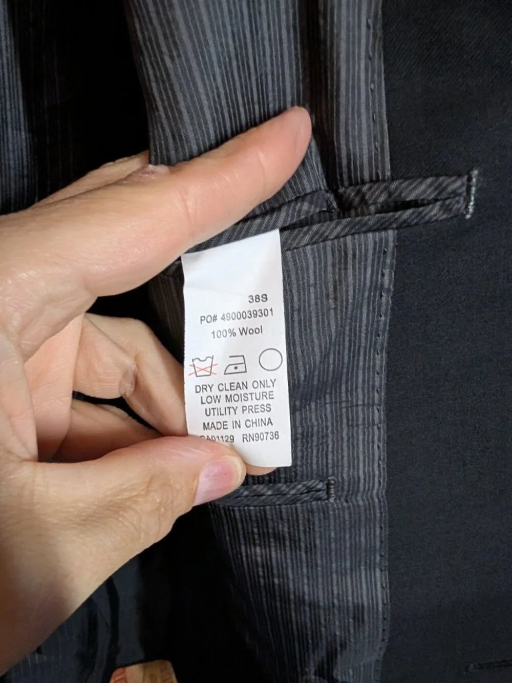 Calvin Klein Slim Fit Black 100% Wool Two-Piece Suit 38S / 32x32